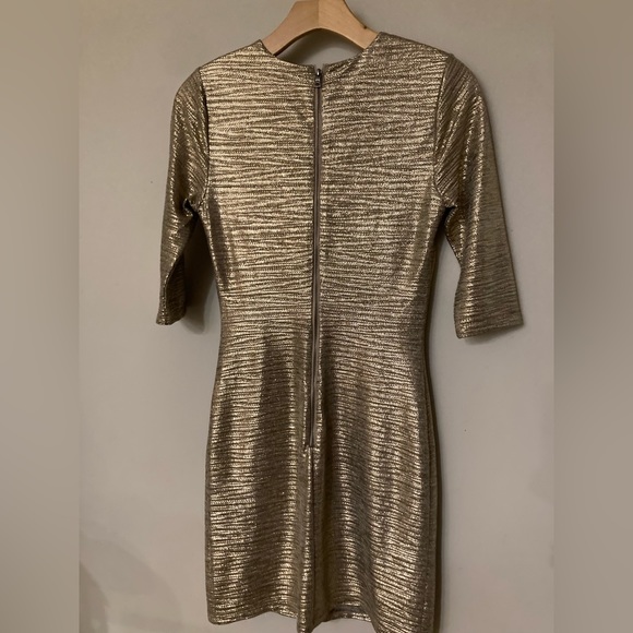 Alice + Olivia Delora Metallic - Picture 5 of 10